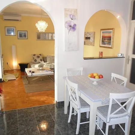 Skradinska 1 Apartment Split